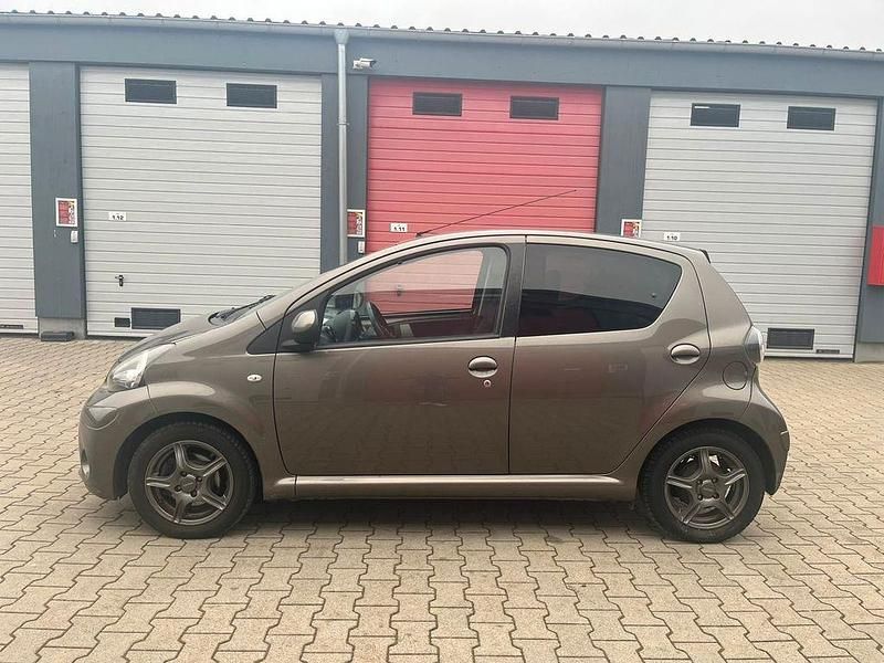 Gebraucht Toyota Aygo Connect Style 68 PS (50 kW) 2012 Bronze Kleinwagen