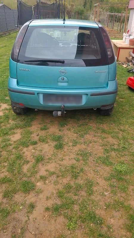 Second-hand Opel Corsa 75 CP (55 kW) 2003 Verde Hatchback