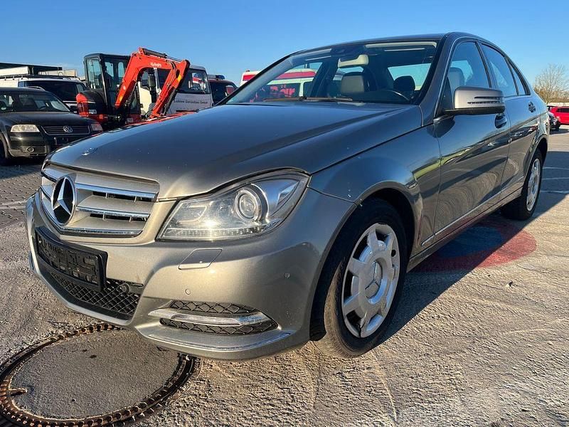 Gebraucht Mercedes C180 156 PS (114 kW) 2011 Silber Limousine