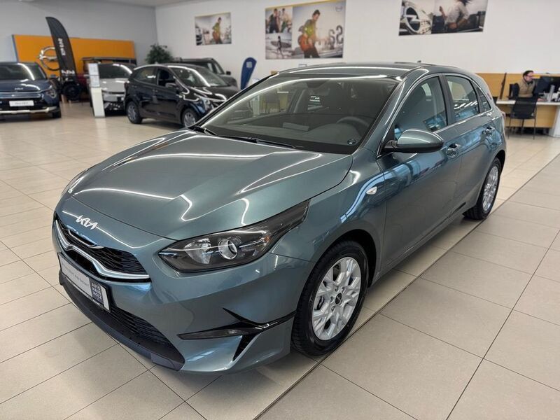 Grau Neu 2025 Kia Ceed Comfort Limousine | 26.350 € (Fairer Preis) - Bild 1/4