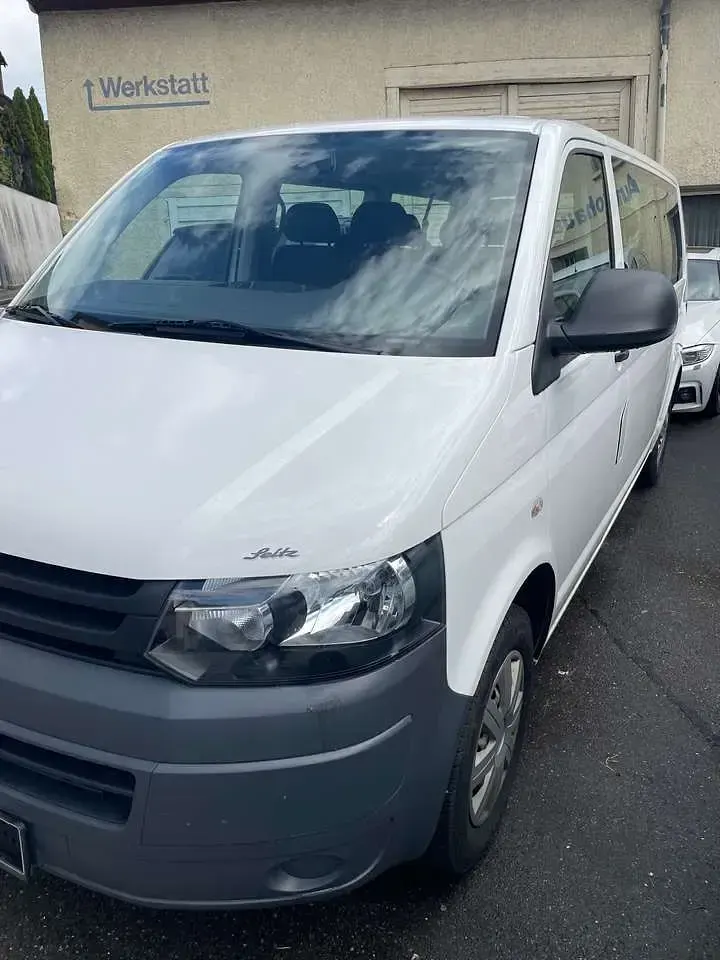 Gebraucht VW Caravelle Trendline 140 PS (102 kW) 2011 Candyweiß Van
