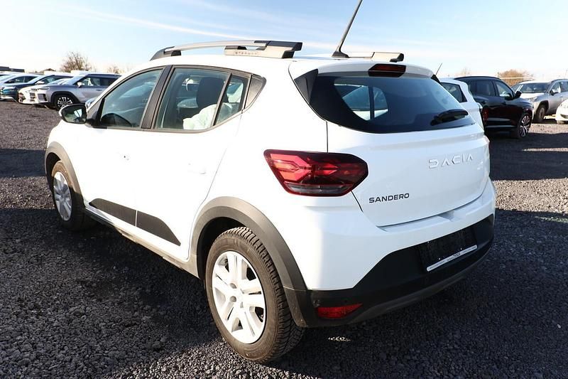 Gebraucht Dacia Sandero Expression 91 PS (66 kW) 2023 Gletscherweiß SUV