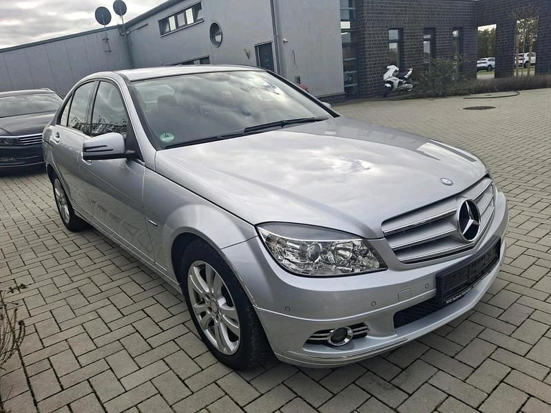 Silber Gebraucht 2011 Mercedes C200 Avantgarde Limousine | 5.499 € (Guter Preis) - Bild 1/4