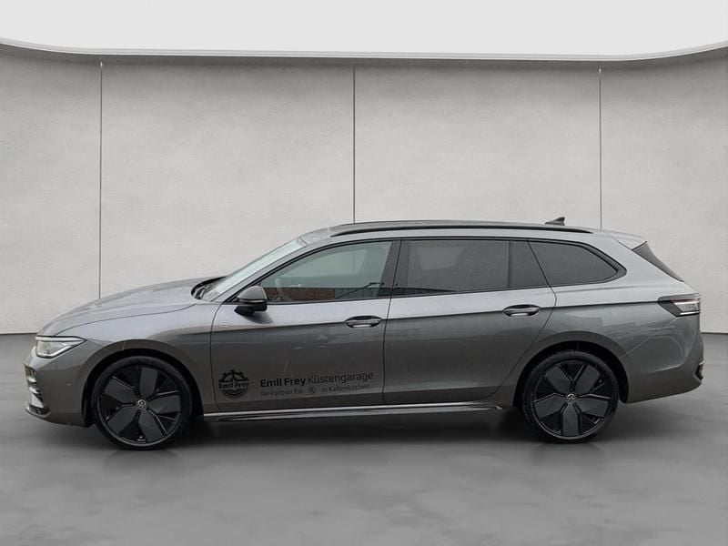 Gebraucht VW Passat Style 193 PS (141 kW) 2025 Diabasgrau metallic Kombi