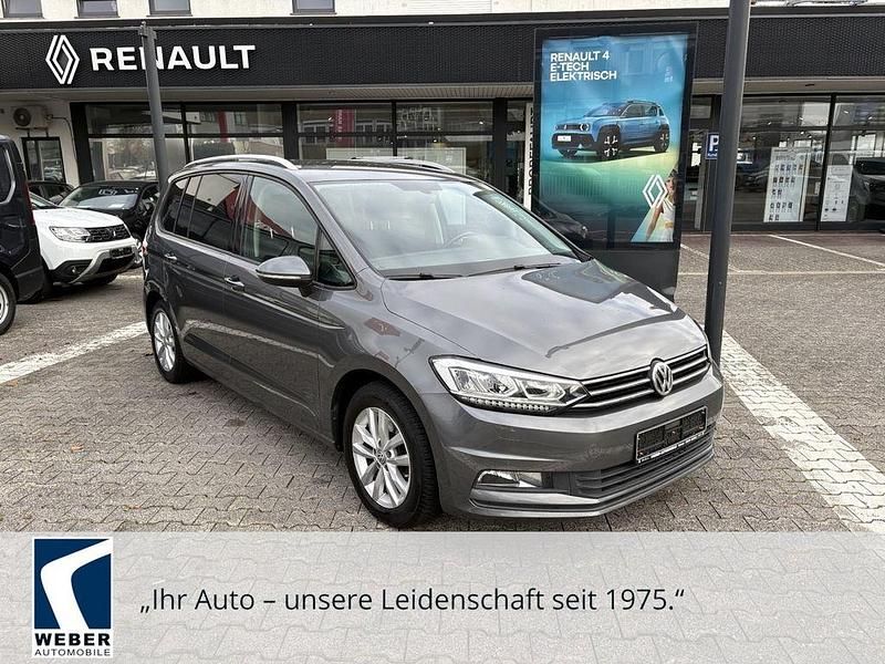 Grau Gebraucht 2016 VW Touran Comfortline Van / Kleinbus | 18.970 € (Etwas zu teuer) - Bild 1/4