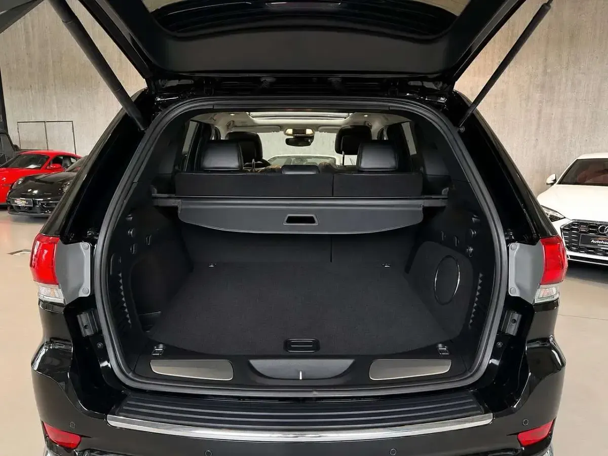 Gebraucht Jeep Grand Cherokee Summit 250 PS (183 kW) 2019 Diamond black SUV