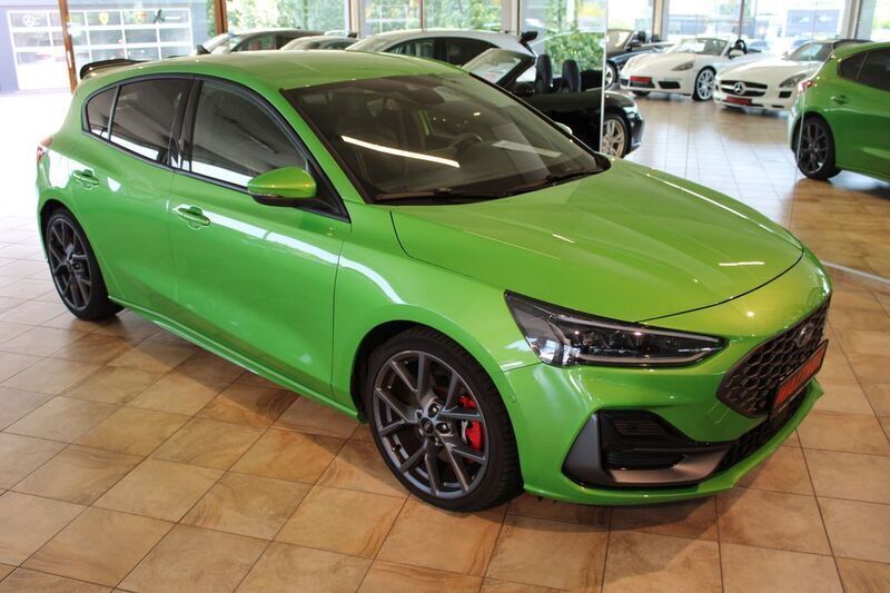 Grün Gebraucht 2022 Ford Focus ST Limousine | 27.800 € (Guter Preis) - Bild 1/4