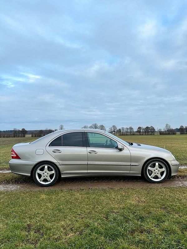 Silber Gebraucht 2004 Mercedes C230 Limousine | 8.500 € - Bild 1/4