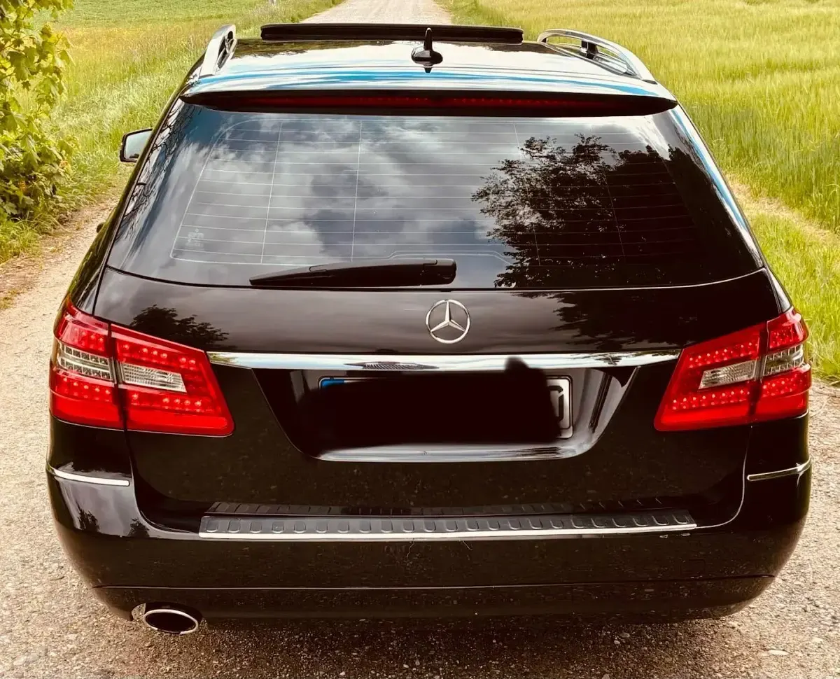 Gebraucht Mercedes E200 Elegance 184 PS (135 kW) 2011 Schwarz Kombi