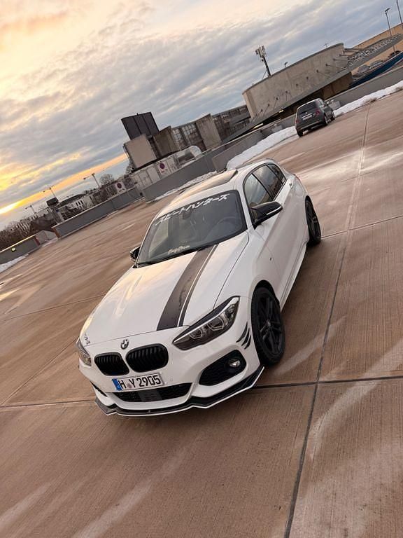 Weiß Gebraucht 2019 BMW 120 M Sport Kleinwagen | 21.490 € (Fairer Preis) - Bild 1/4