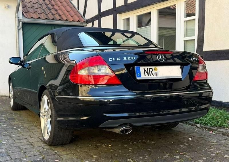 Gebraucht Mercedes CLK320 Edition 224 PS (164 kW) 2008 Schwarz Cabrio