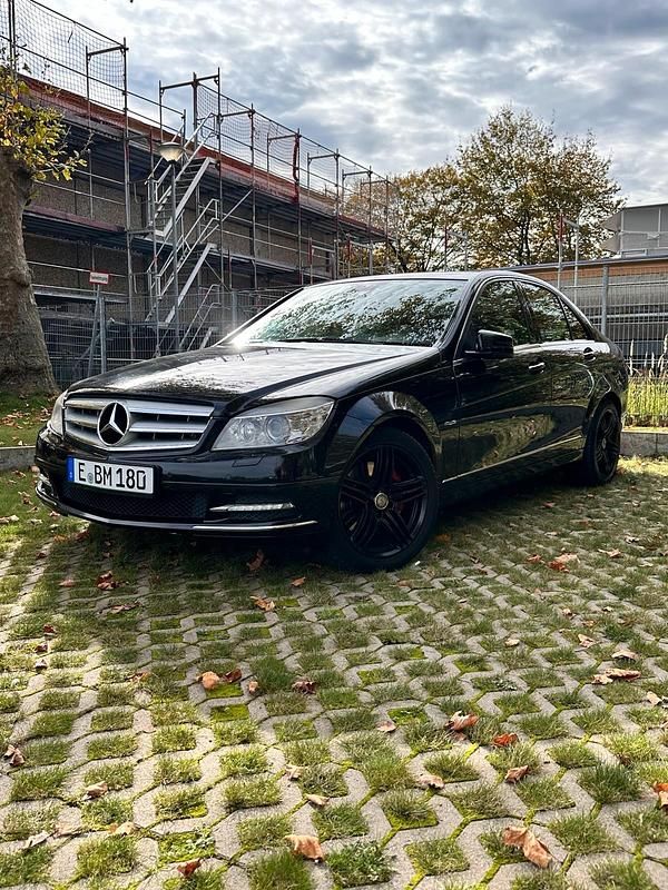 Schwarz Gebraucht 2010 Mercedes C350 Avantgarde Limousine | 5.999 € (Superpreis) - Bild 1/4