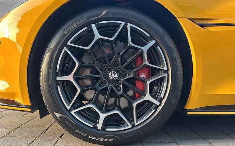 Gebraucht MG Cyberster Luxury 250 kW (340 PS) 2025 Inca yellow Cabrio