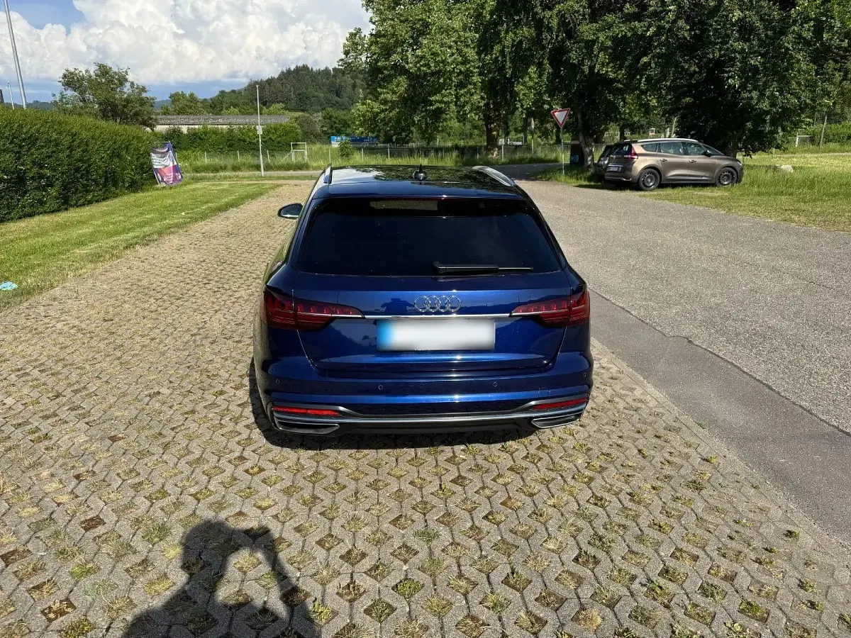 Gebraucht Audi A4 Advanced 163 PS (119 kW) 2021 Blau Kombi