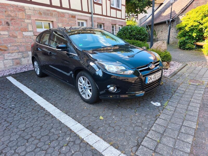 Schwarz Gebraucht 2013 Ford Focus Titanium Limousine | 7.200 € (Fairer Preis) - Bild 1/4