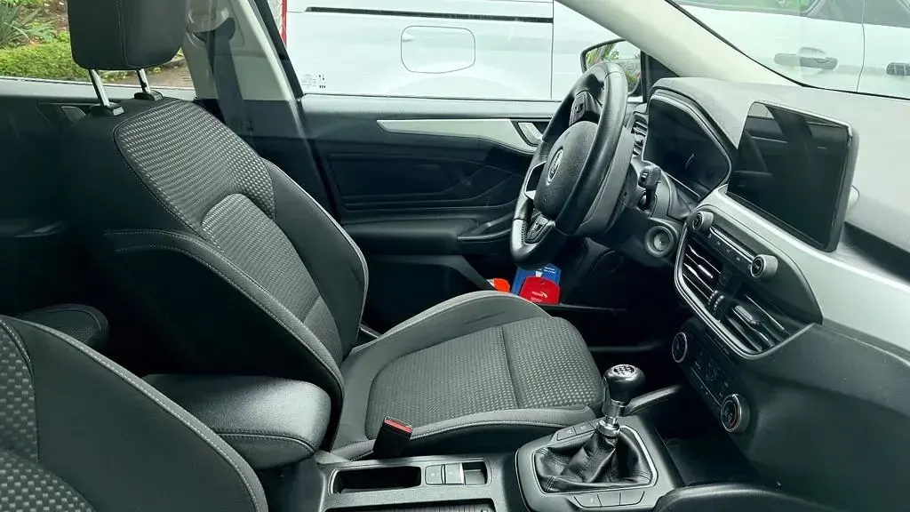 Gebraucht Ford Focus Cool & Connect 101 PS (74 kW) 2021 Schwarz Limousine