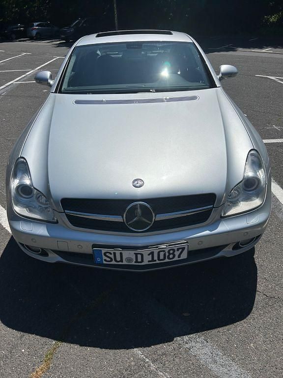 Silber Gebraucht 2004 Mercedes CLS500 Limousine | 8.000 € (Fairer Preis) - Bild 1/4