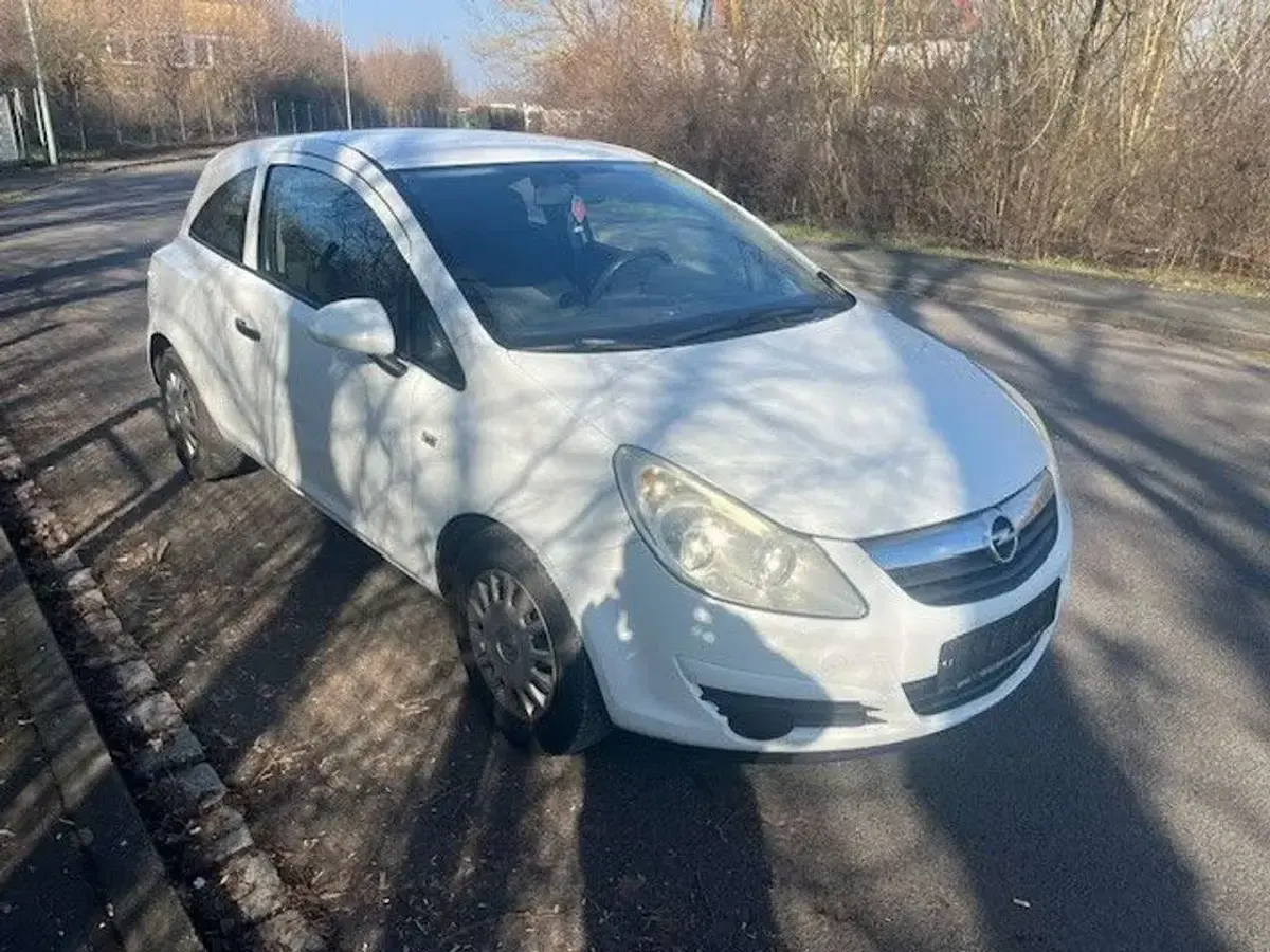 Gebraucht Opel Corsa Selection 69 PS (50 kW) 2010 Casabl/arctic/eisweiss/kaolin Kleinwagen