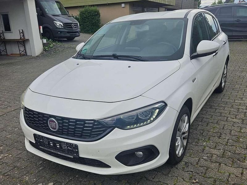 Weiß Gebraucht 2016 Fiat Tipo Lounge Limousine | 6.980 € (Superpreis) - Bild 1/4