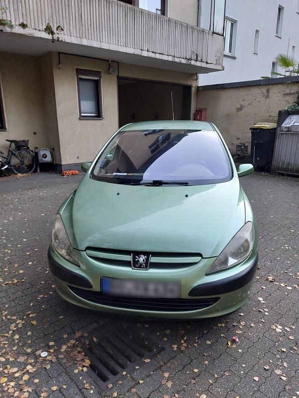 Grün Gebraucht 2001 Peugeot 307 Limousine | 1.399 € (Fairer Preis) - Bild 1/4