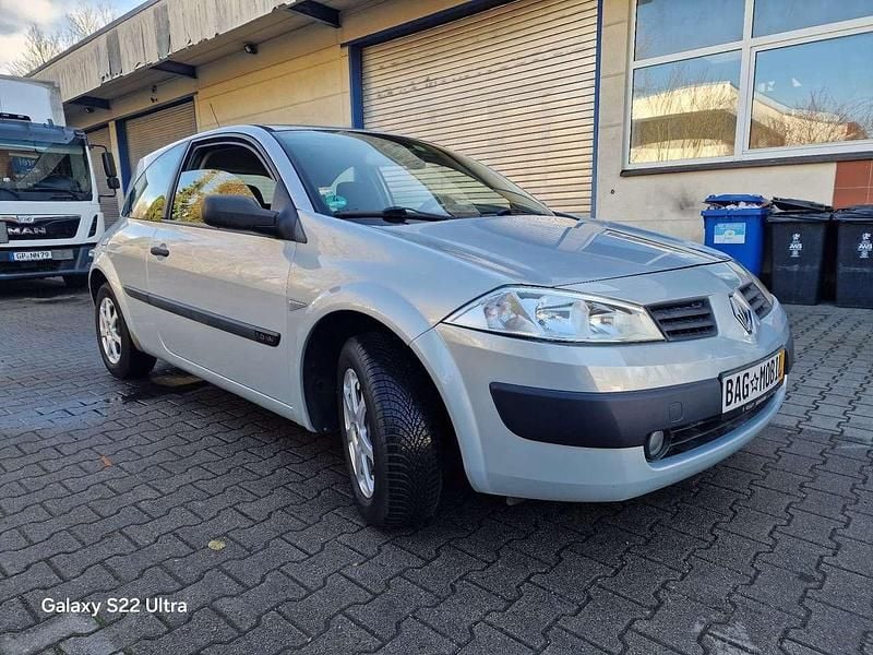 Gebraucht Renault Mégane II 113 PS (83 kW) 2003 Sternsilbermetallic Limousine