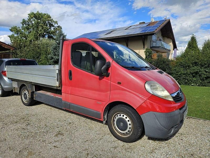 Rot Gebraucht 2009 Opel Vivaro Van | 3.500 € (Guter Preis) - Bild 1/4