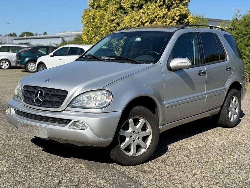 Silber Gebraucht 2004 Mercedes ML350 SUV | 6.850 € (Etwas zu teuer) - Bild 1/4