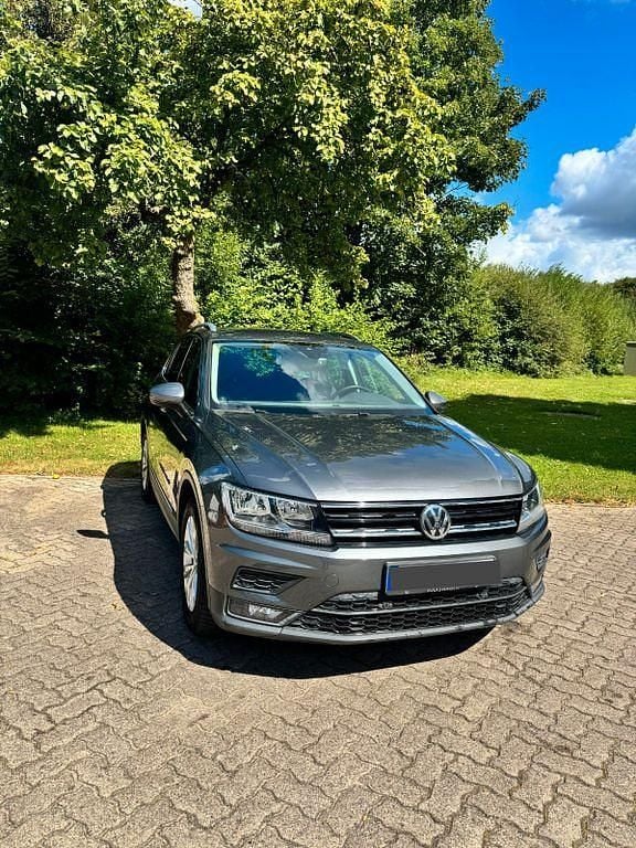 Grau Gebraucht 2018 VW Tiguan Comfortline SUV | 20.200 € (Fairer Preis) - Bild 1/4