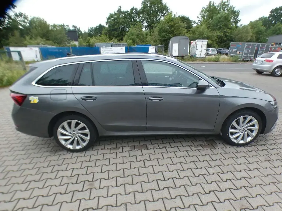 Gebraucht Skoda Octavia Style 204 PS (150 kW) 2022 Graphite grey Kombi