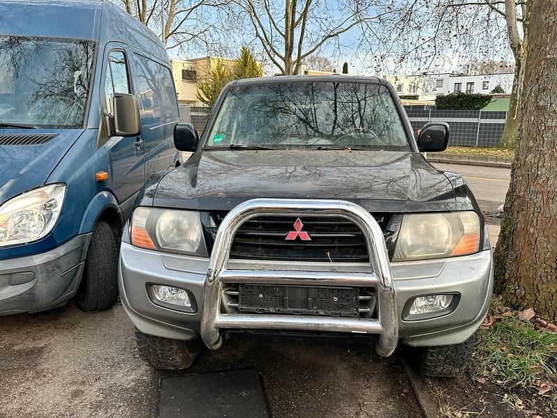 Schwarz Gebraucht 2001 Mitsubishi Pajero SUV | 3.900 € (Superpreis) - Bild 1/4