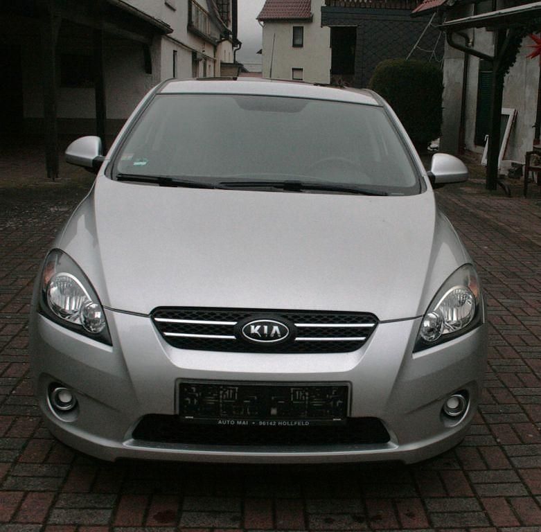 Gebraucht Kia Ceed 126 PS (92 kW) 2008 Silber Kleinwagen