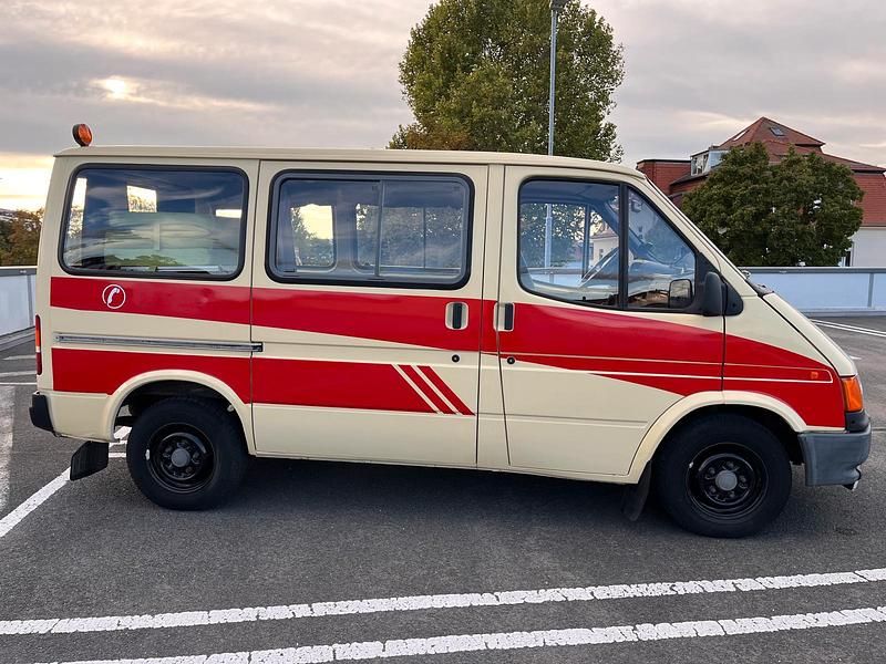 Second-hand Ford Transit S 80 CP (58 kW) 1993 Bej Monovolum
