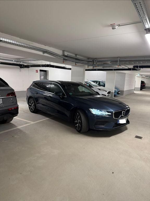 Gebraucht Volvo V60 250 PS (183 kW) 2019 Blau Kombi