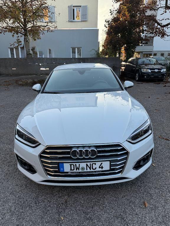 Weiß Gebraucht 2019 Audi A5 Sportback S-Line Kleinwagen | 19.800 € (Etwas zu teuer) - Bild 1/4