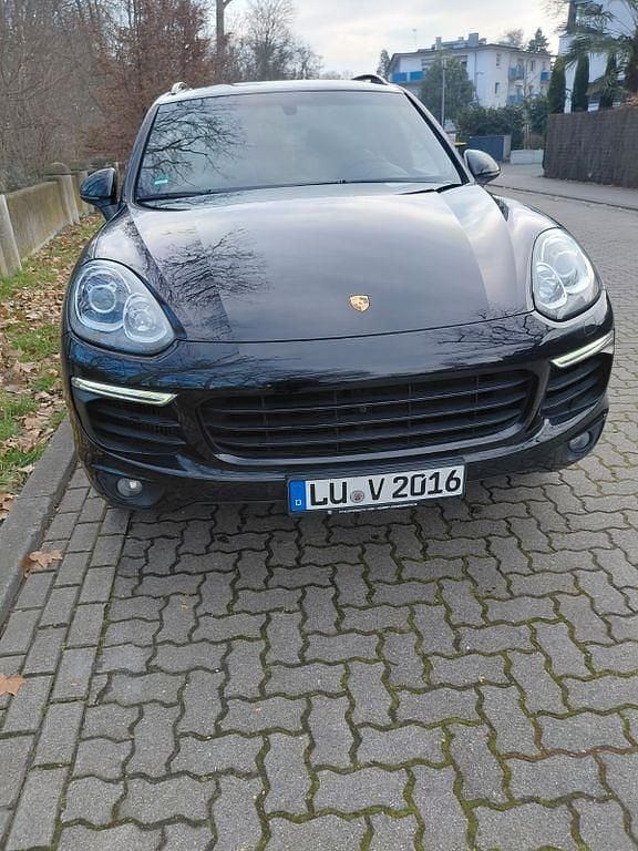 Schwarz Gebraucht 2017 Porsche Cayenne Platinum Edition SUV | 33.800 € (Etwas zu teuer) - Bild 1/4