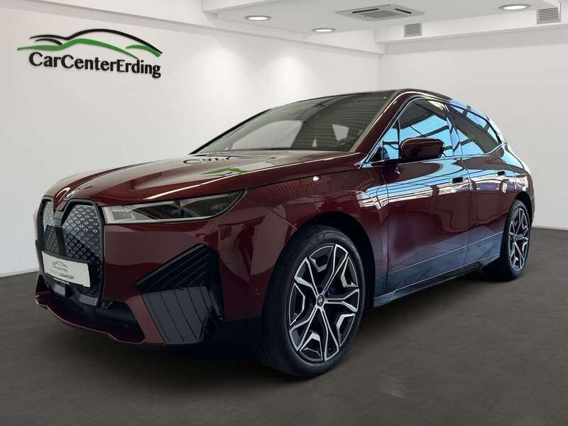 Aventurinrot iii metallic Gebraucht 2022 BMW iX Sport Line SUV | 59.990 € (Superpreis) - Bild 1/4