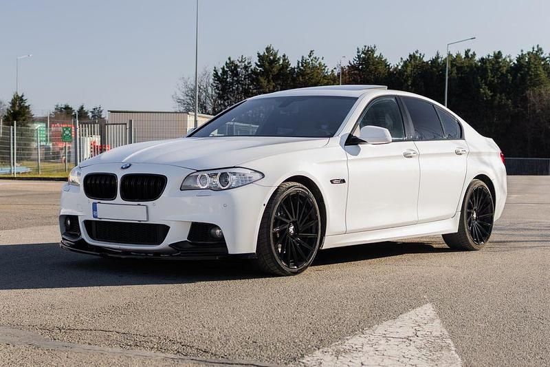 Gebraucht BMW 535 Sport Line 306 PS (225 kW) 2013 Weiß Limousine