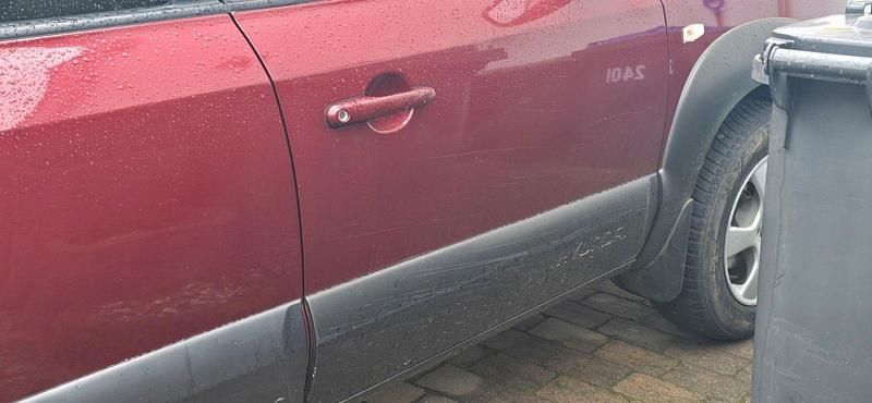 Gebraucht Hyundai Tucson GLS 141 PS (103 kW) 2005 Rot SUV