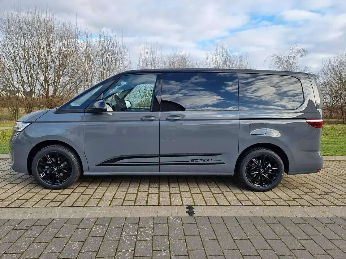 Gebraucht VW Multivan Edition 150 PS (110 kW) 2025 Grau Van / Kleinbus