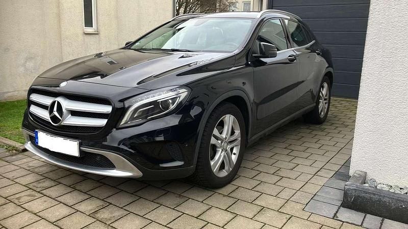 Schwarz Gebraucht 2016 Mercedes GLA180 Progressive SUV | 16.850 € (Fairer Preis) - Bild 1/4