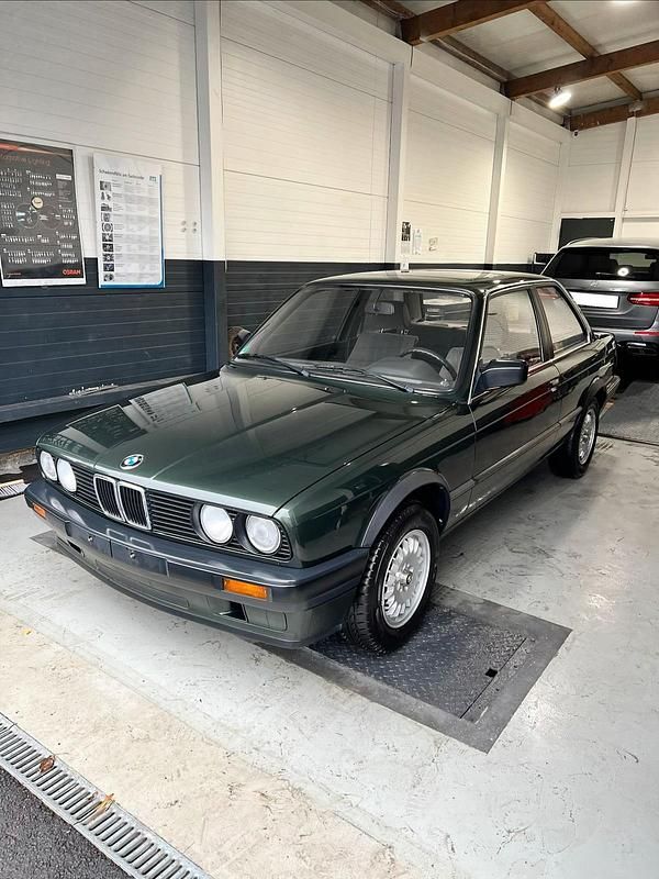 Grün Gebraucht 1989 BMW 316 Coupé | 11.999 € - Bild 1/4