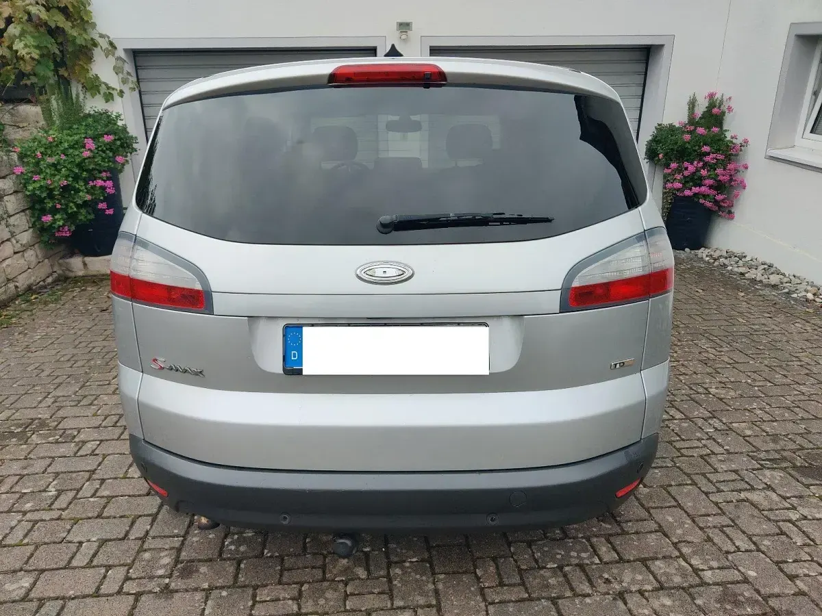 Gebraucht Ford S-MAX Titanium 140 PS (102 kW) 2008 Silber Van / Kleinbus