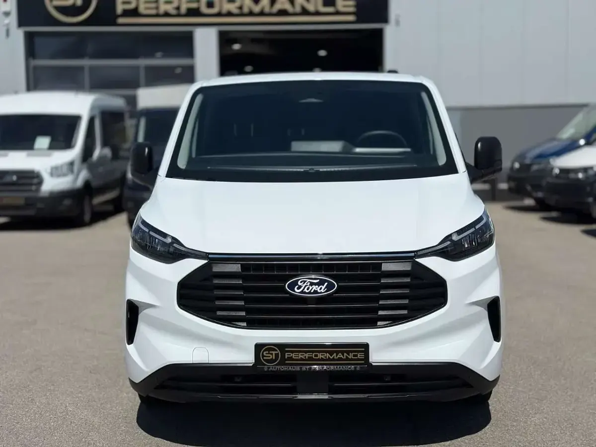Gebraucht Ford 300 110 PS (80 kW) 2024 Frozen white Van / Kleinbus
