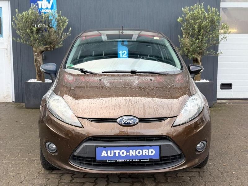 Gebraucht Ford Fiesta Trend 60 PS (44 kW) 2011 Braun Kleinwagen