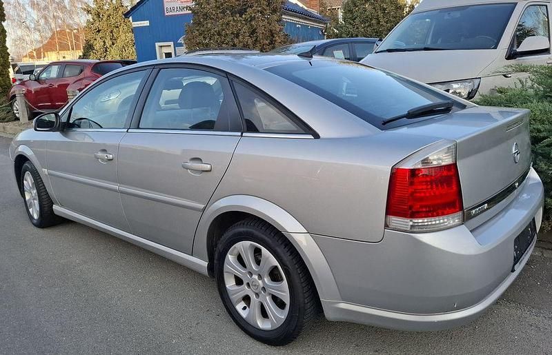 Gebraucht Opel Vectra Edition+ 155 PS (114 kW) 2007 Silber Limousine