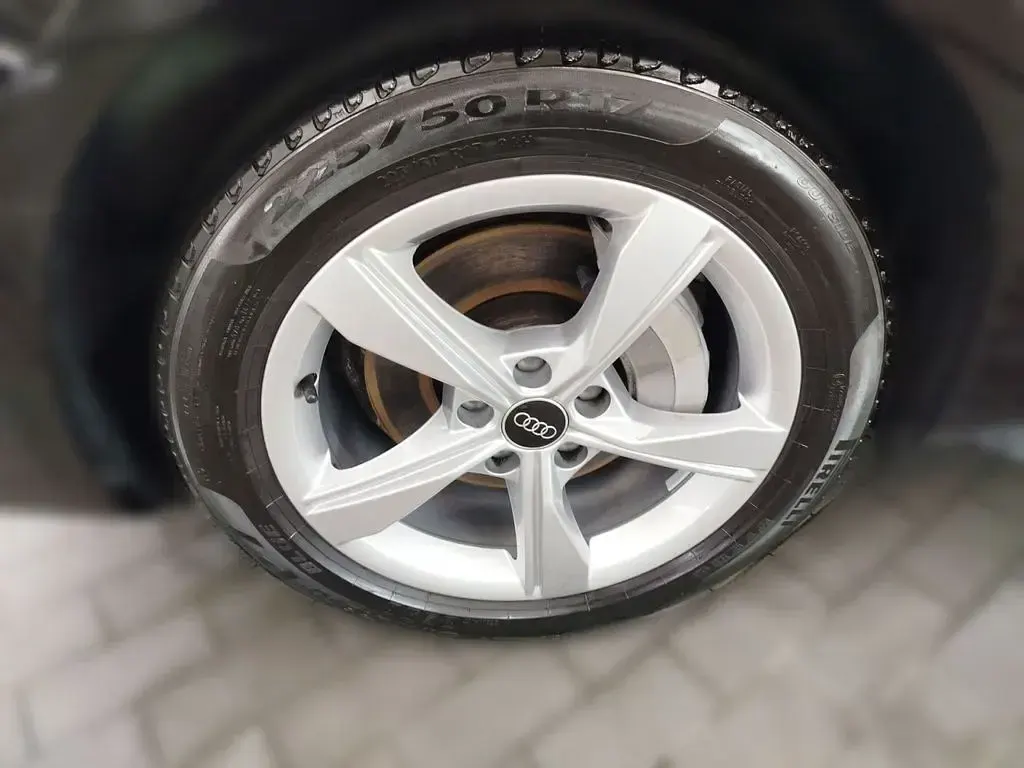 Używany Audi A4 Advanced Plus 204 KM (150 kW) 2023 Czarny Kombi