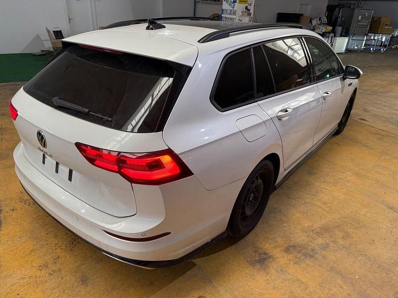 Gebraucht VW Golf VIII R-line 150 PS (110 kW) 2021 Weiß Kombi