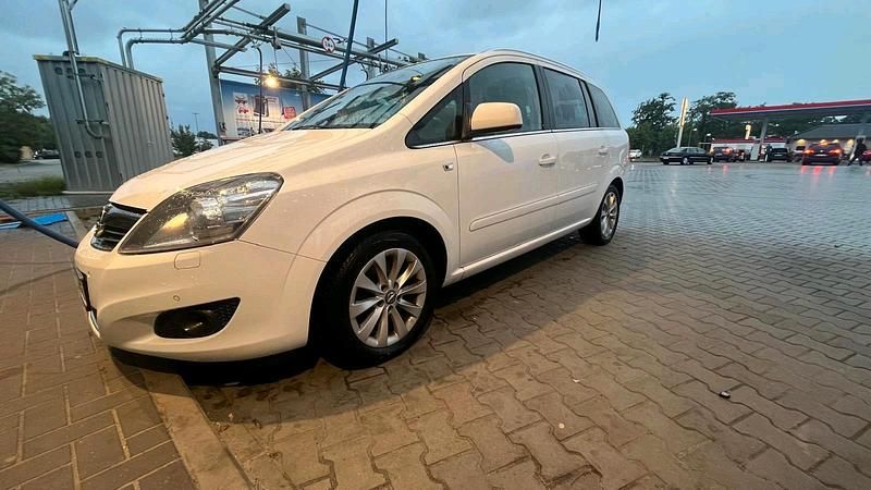Weiß Gebraucht 2014 Opel Zafira Van / Kleinbus | 2.700 € (Superpreis) - Bild 1/4