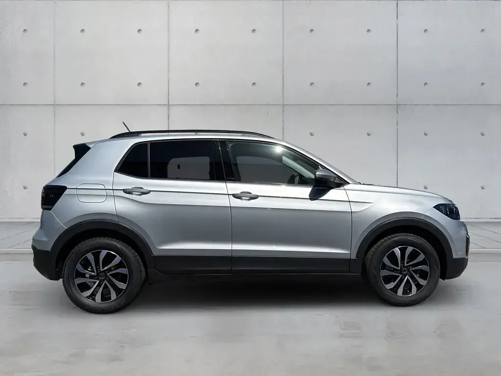 Gebraucht VW T-Cross Life 110 PS (80 kW) 2023 Reflex silver metallic SUV