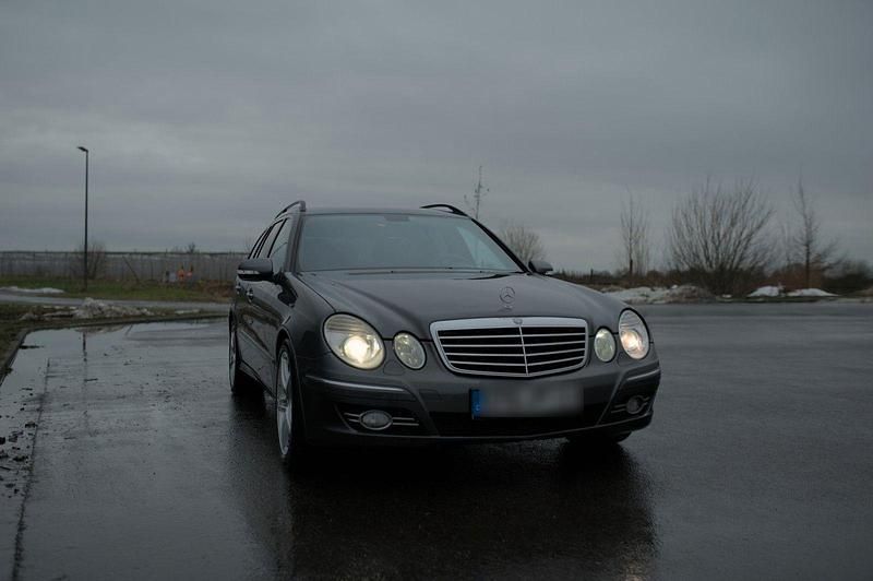 Grau Gebraucht 2007 Mercedes E320 Avantgarde Kombi | 4.444 € (Guter Preis) - Bild 1/4